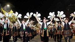 Rực rỡ sắc màu các dân tộc Tây Bắc trên đường phố Điện Biên Phủ