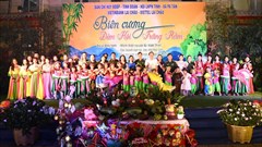 Ấm áp chương trình “Biên cương - Đêm hội trăng rằm” tại xã biên giới Pa Tần