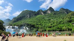 Doanh thu từ khách du lịch đến Cao Bằng đạt 2.390 tỉ đồng