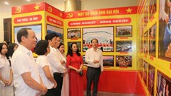 Triển lãm trưng bày 140 ảnh, tài liệu chào mừng Đại hội Đảng bộ tỉnh Lào Cai