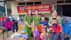 Ấm áp “Gian hàng 0 đồng” lan tỏa yêu thương đến người dân vùng cao 