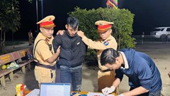 Bắt quả tang 2 đối tượng mua bán trái phép 1.400 viên ma túy tổng hợp