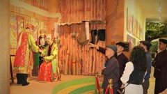  Gắn kết hoạt động giáo dục bảo tàng với truyền dạy văn hóa truyền thống 