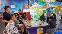Bắt nhóm 4 đối tượng tổ chức đánh bạc trong trung tâm thương mại