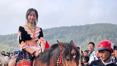 Sôi động lễ hội đua ngựa của đồng bào dân tộc Mông nơi rẻo cao Tả Lèng