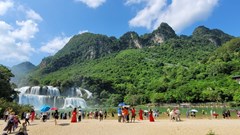 Doanh thu từ khách du lịch đến Cao Bằng đạt 2.430 tỉ đồng