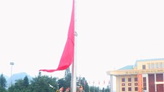 Linh thiêng khoảnh khắc chào cờ đầu năm mới của đồng bào các dân tộc Lai Châu