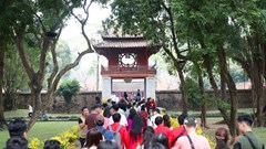 Văn Miếu – Quốc Tử Giám nhộn nhịp “xin chữ” ngày đầu Xuân mới