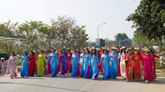 Phụ nữ Điện Biên duyên dáng hưởng ứng “Tuần lễ Áo dài“