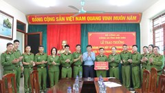Trao thưởng đột xuất vụ bắt giữ 2 bánh heroin, 6.000 viên ma túy tổng hợp