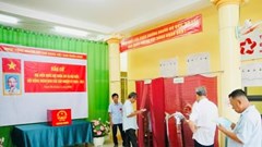 Cử tri đặc khu Thổ Châu đi bỏ phiếu bầu cử sớm