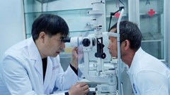  Phẫu thuật đục thủy tinh thể miễn phí cho 100 bệnh nhân có hoàn cảnh khó khăn 