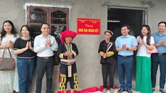 Bàn giao nhà “Đại đoàn kết” cho hộ nghèo xã vùng cao Hợp Thành