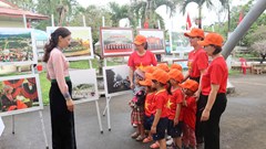 Triển lãm ảnh “Chiến thắng Điện Biên Phủ - Mốc vàng lịch sử”