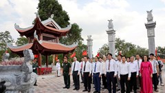 Dâng hương tưởng niệm, tri ân Chủ tịch Hồ Chí Minh và các Anh hùng liệt sĩ