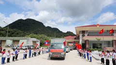 Đón 80 hài cốt liệt sĩ quân tình nguyện Việt Nam từ Lào về nước