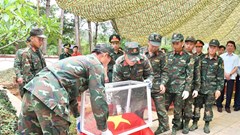 Lai Châu lấy mẫu, số hóa thông tin hài cốt liệt sĩ tại Nghĩa trang Liệt sĩ xã Than Uyên