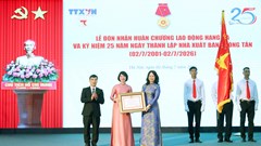 Nhà xuất bản Thông tấn đón Huân chương Lao động hạng Ba