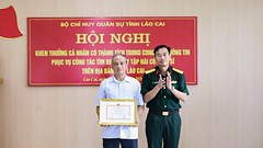 Khen thưởng người cung cấp thông tin giúp tìm thấy 9 hài cốt liệt sĩ tại Bát Xát