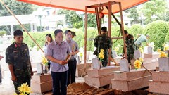 Động viên lực lượng lấy mẫu ADN tại Nghĩa trang Liệt sĩ Him Lam và Tông Khao