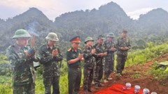  Quy tập 1 hài cốt liệt sĩ và 1 ngôi mộ tập thể tại xã biên giới Minh Tân