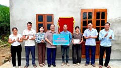 Lai Châu: Bàn giao nhà “Đại đoàn kết” cho hộ nghèo phường Tân Phong