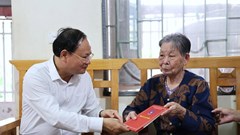 Bí thư Tỉnh ủy Lai Châu thăm hỏi, tặng quà người có công, thân nhân liệt sĩ