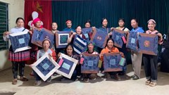 Phụ nữ Dền Sáng giữ nghề truyền thống, tạo sinh kế và lan tỏa bản sắc