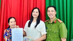 Công an An Giang hỗ trợ trao trả 150 triệu đồng cho người dân bị rơi và chuyển nhầm