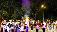Rộn ràng vòng xòe Thái níu chân du khách đêm cuối tuần ở Nghĩa Lộ