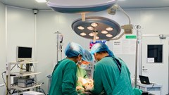 Kịp thời cứu sống bệnh nhân 29 tuổi bị vết thương thấu bụng nguy kịch