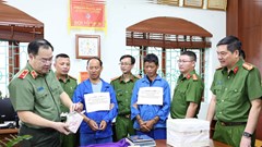 Công an Lai Châu bắt 2 đối tượng, thu 8 bánh heroin