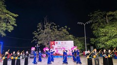 Tiếng Then ngân vang trên phố đi bộ Minh Xuân