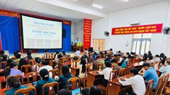 Chiếu phim cách mạng phục vụ nhân dân trên quê hương Bác Tôn