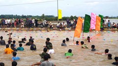 Vĩnh Hậu rộn ràng lễ hội mùa nước nổi