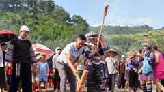 Về Mù Cang Chải vui hội giã bánh giày độc đáo của người Mông