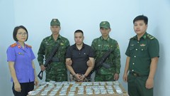 Lạng Sơn: Bắt đối tượng vận chuyển 392 tờ 100 USD nghi giả  