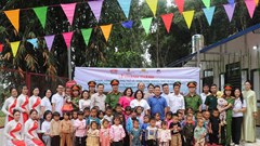 Nâng bước học sinh vùng cao Xa Dung đến trường