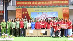 Ấm áp những phần quà nghĩa tình đến với người dân Sơn La