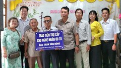 Xã Vĩnh Trạch trao trợ cấp cho Nghệ nhân Ưu tú Trần Văn Hùng
