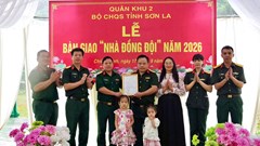 Bàn giao “Nhà đồng đội” tặng gia đình quân nhân tại phường Chiềng Sinh