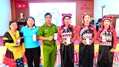 Đưa kỹ năng số đến phụ nữ vùng biên Sín Thầu