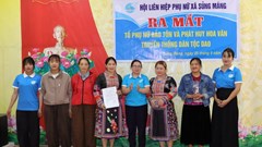 Phụ nữ Dao ở Sủng Máng gìn giữ nghề thêu truyền thống