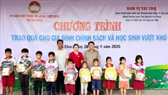 Khám bệnh, cấp thuốc miễn phí và trao quà cho 300 hộ nghèo xã Ba Chúc