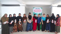 Tuyên truyền phân loại rác thải sinh hoạt cho phụ nữ đồng bào Chăm