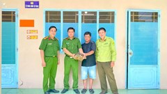 Người dân An Giang tự nguyện giao nộp rùa đất lớn và Rồng Nam Mỹ