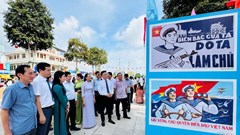 Khai mạc Triển lãm tranh cổ động tấm lớn tuyên truyền về biên giới, biển đảo Việt Nam