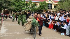Đưa lịch sử Chiến thắng Điện Biên Phủ đến với học sinh Nà Hỳ