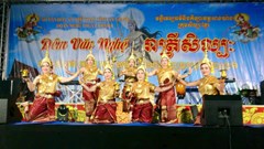 Ấm áp lễ Sen Đôn Ta trong các phum, sóc Ô Lâm