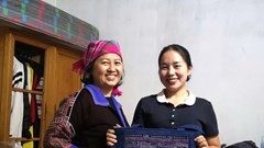 Cô giáo người Mông đưa thổ cẩm truyền thống vươn ra thị trường